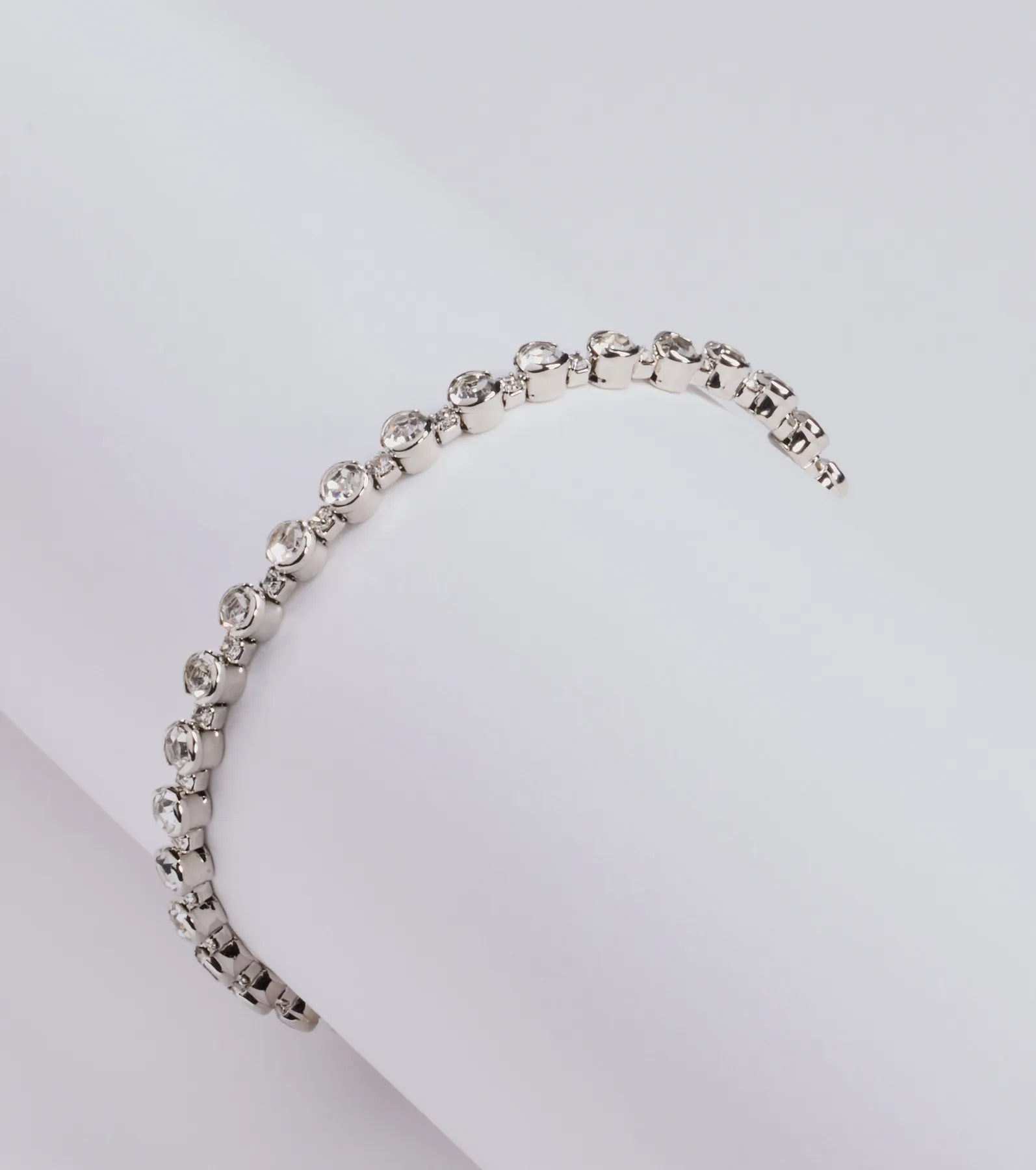 Ultimate Luxe Rhinestone Memory Wire Bracelet – Timeless Elegance