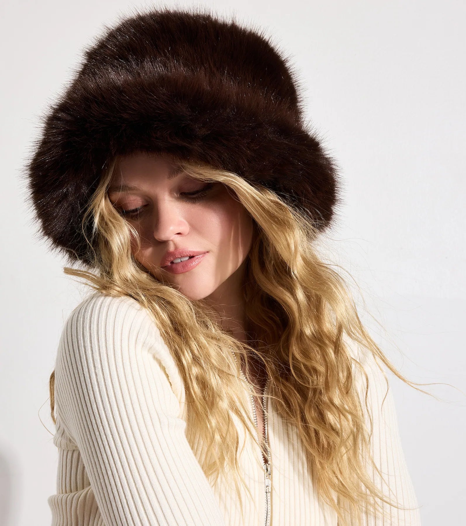 Premium Cozy Bliss Faux Fur Bucket Hat - Ultimate Style Upgrade