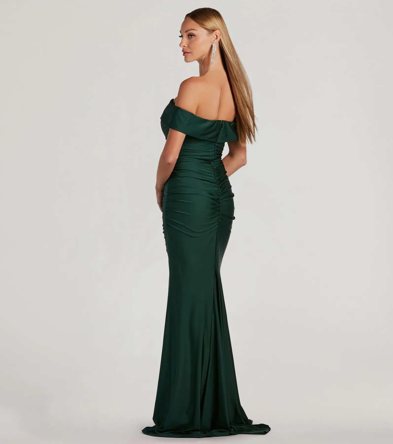 Ultimate Elegance: Alicia Off-The-Shoulder Mermaid Gown