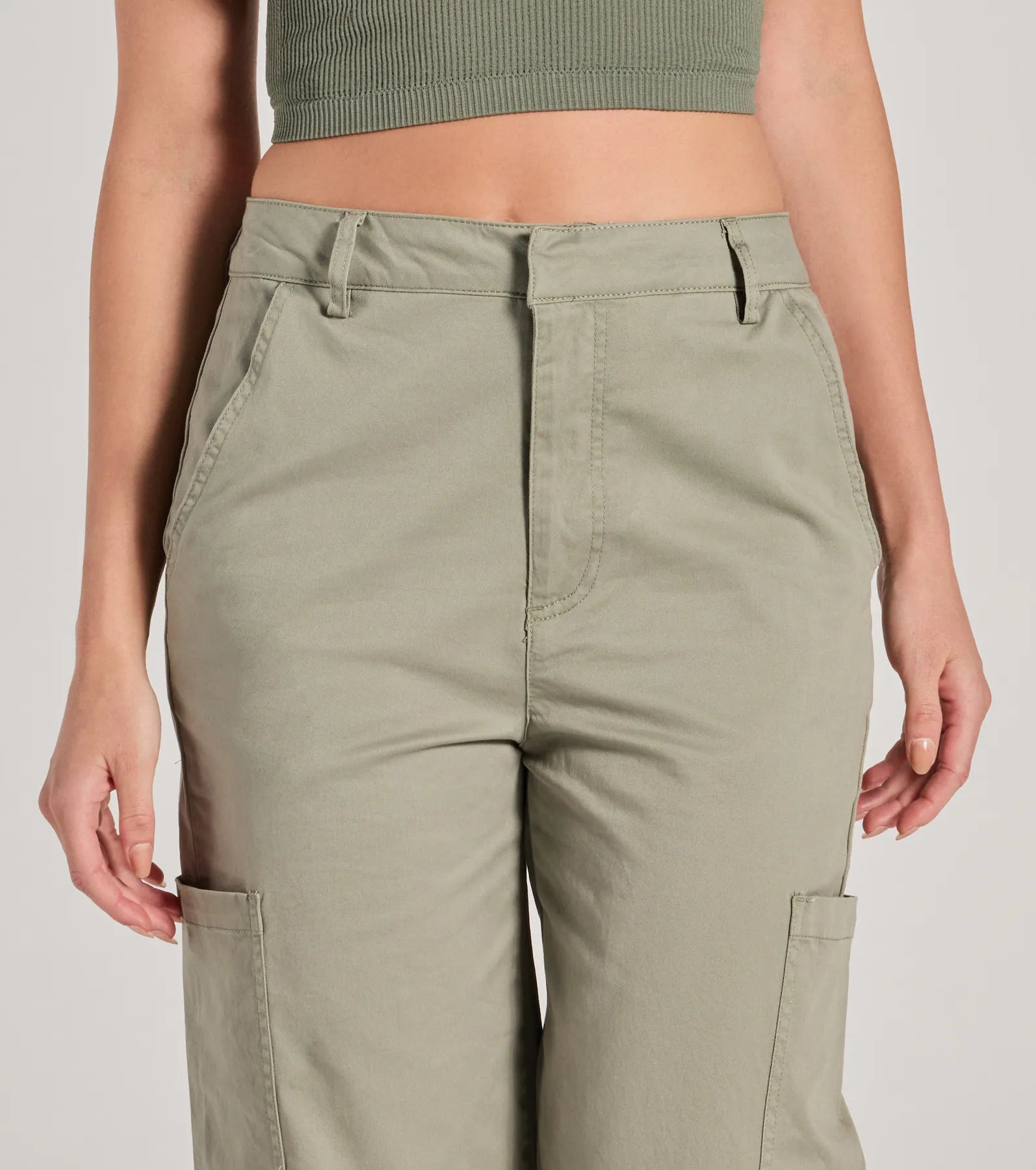 Ultimate Weekend Escape High-Rise Cuffed Cargo Pants