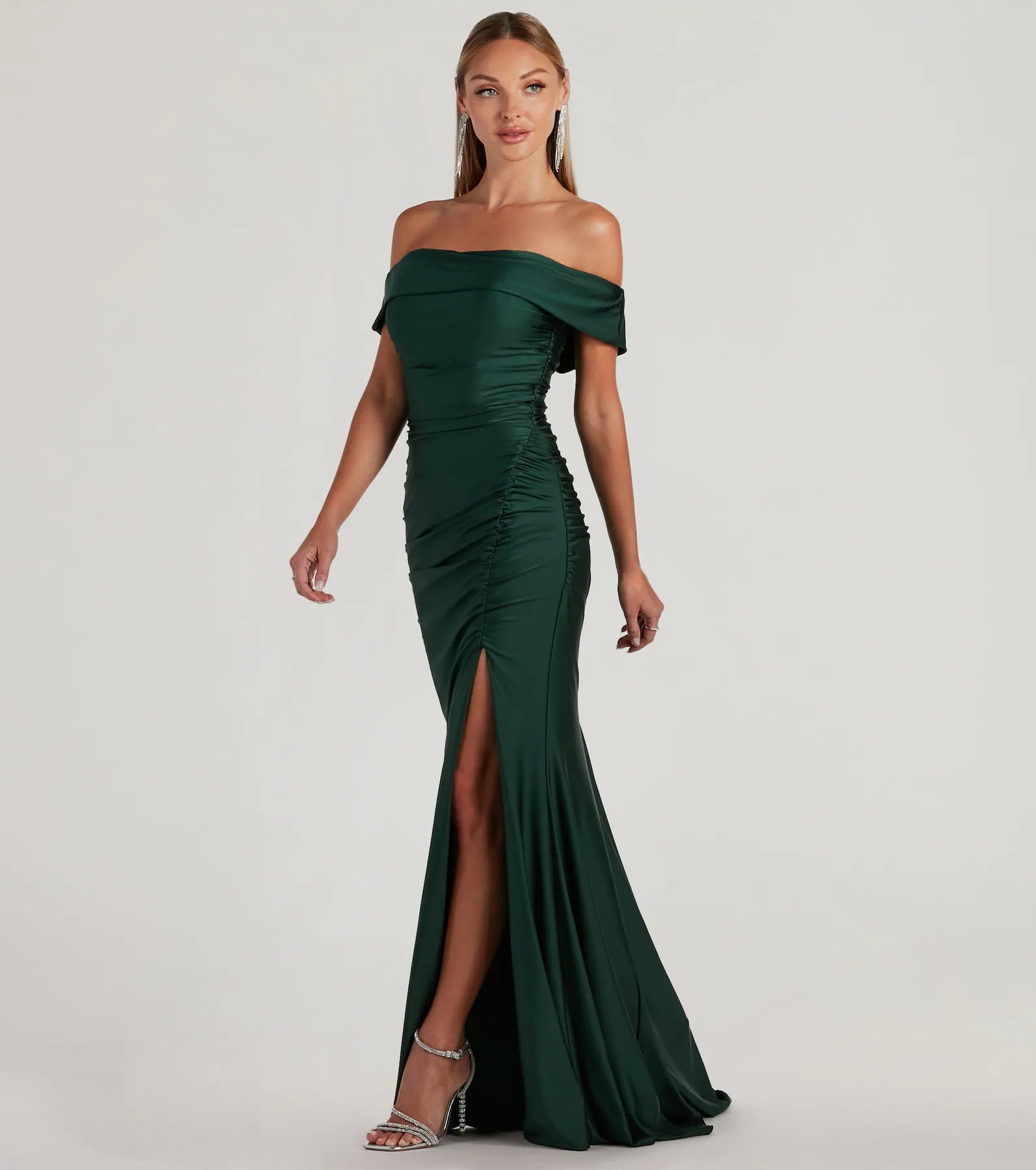 Ultimate Elegance: Alicia Off-The-Shoulder Mermaid Gown