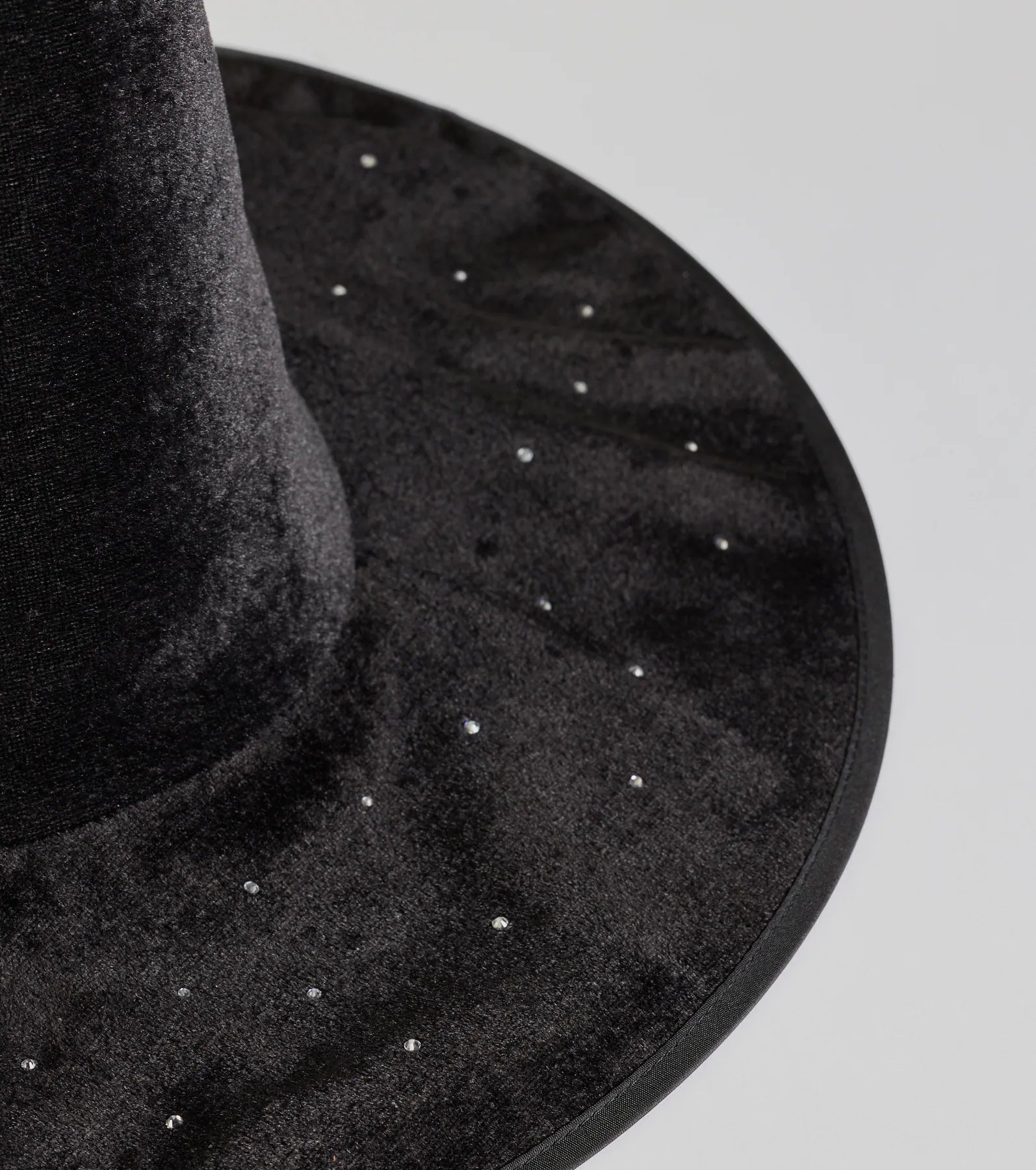 Premium Bewitched Spellcaster Velvet Rhinestone Witch Hat - Ultimate Halloween Accessory