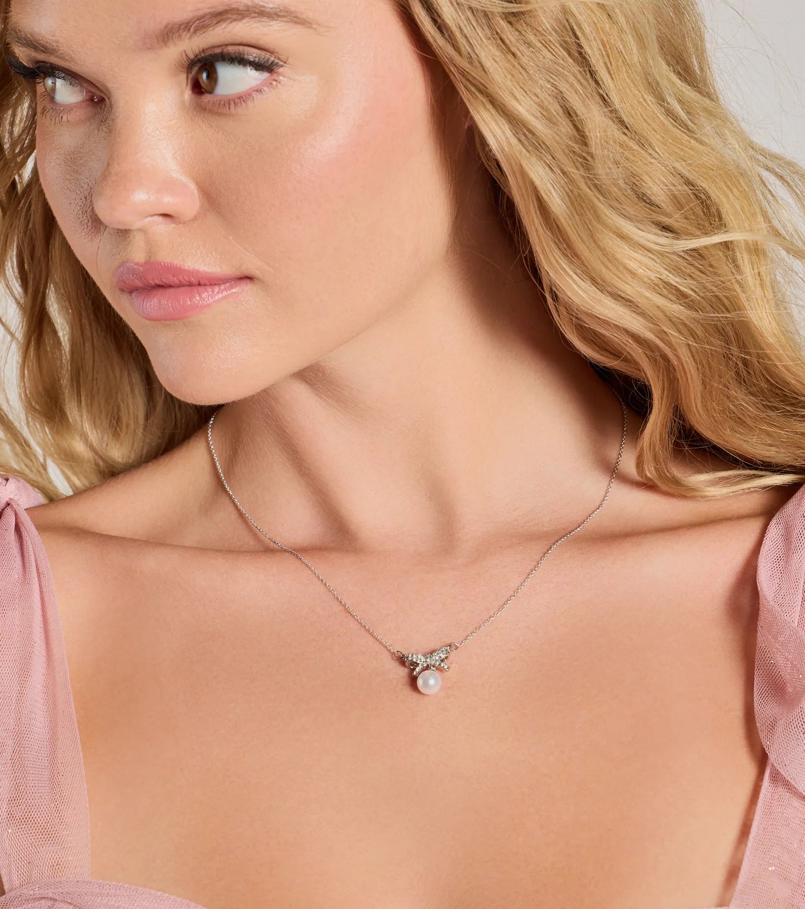 Premium Rhinestone Bow Necklace with Faux Pearl Accent