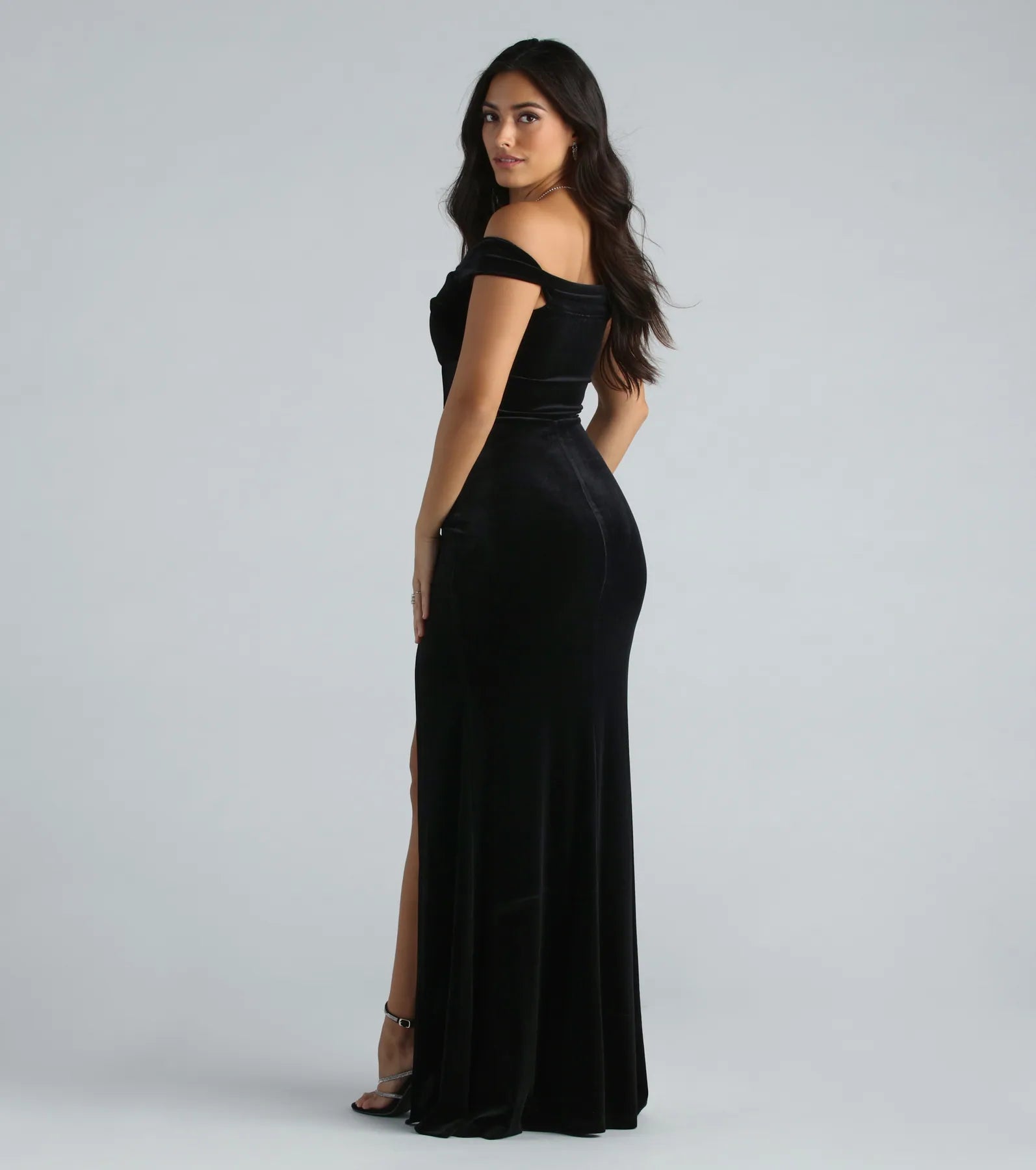 Premium Velvet Mermaid Gown - Off-The-Shoulder Elegance