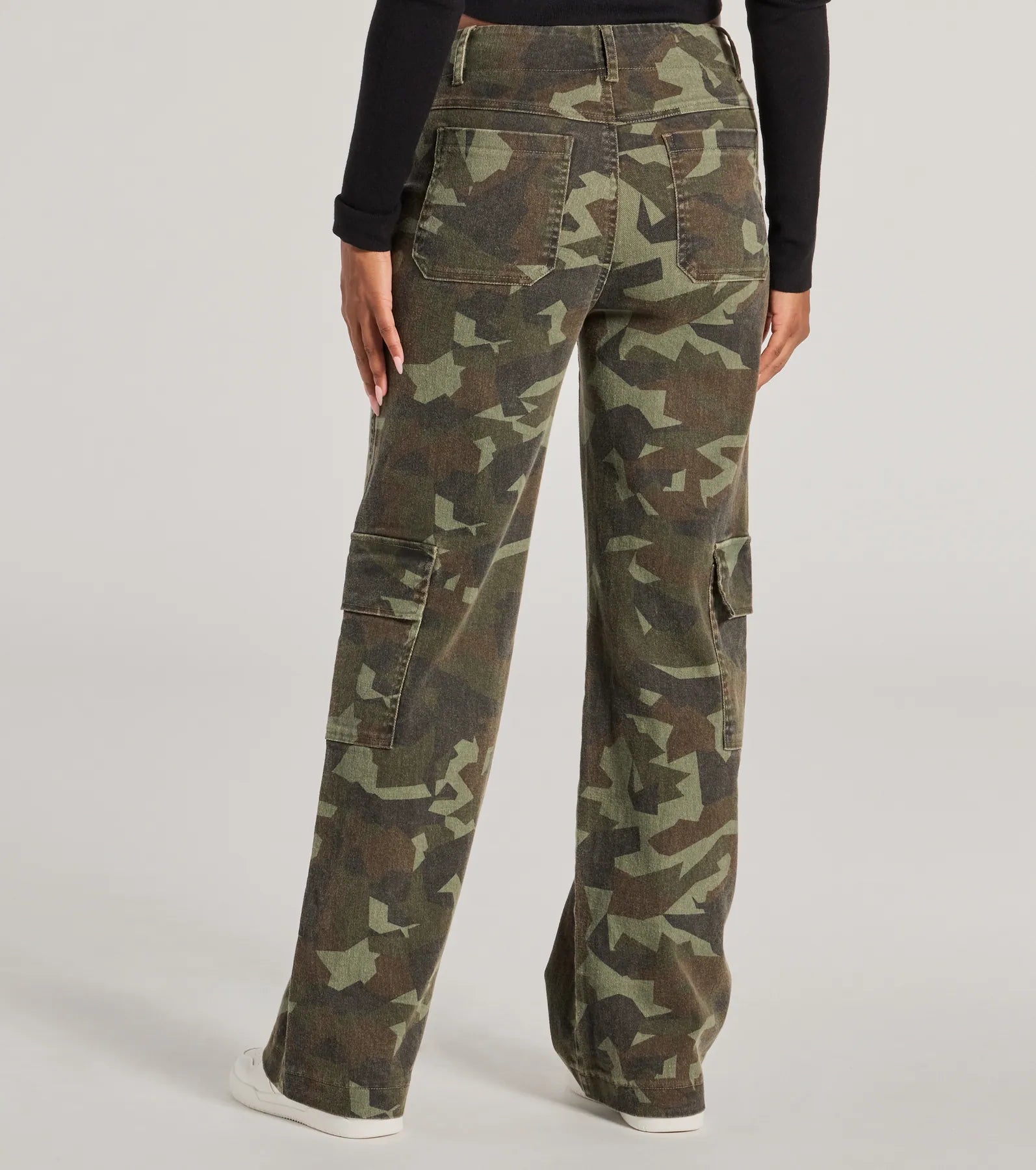 Ultimate Effortless Chic Mid-Rise Camo Cargo Jeans