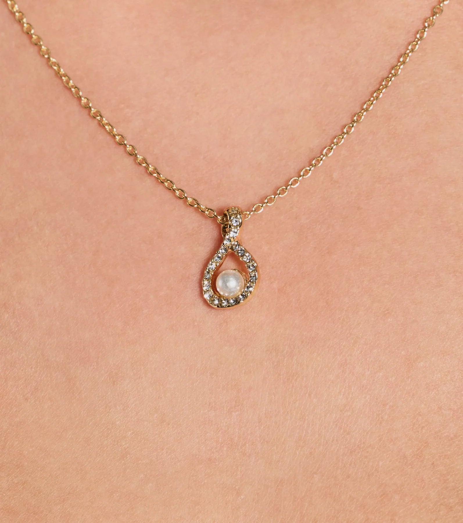 Premium Elegance Rhinestone & Pearl Necklace