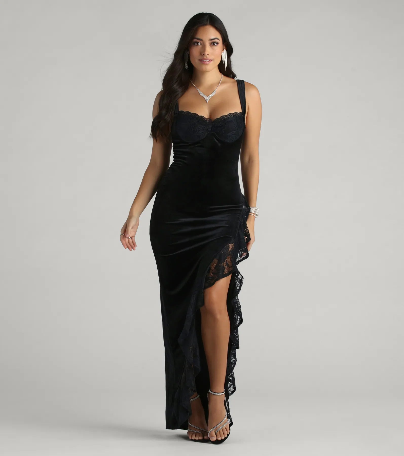 Ultimate Cece Velvet Lace Evening Gown - Sweetheart Neckline & Floor-Length Elegance