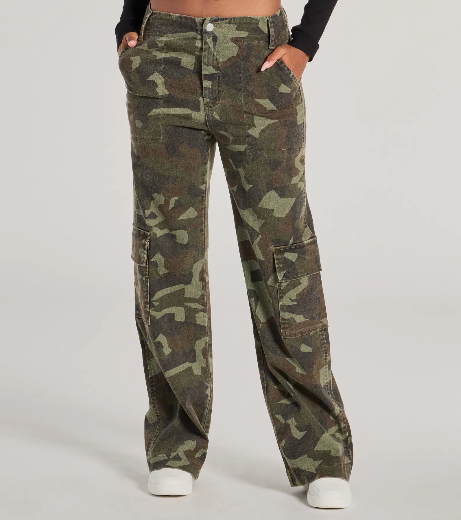 Ultimate Effortless Chic Mid-Rise Camo Cargo Jeans