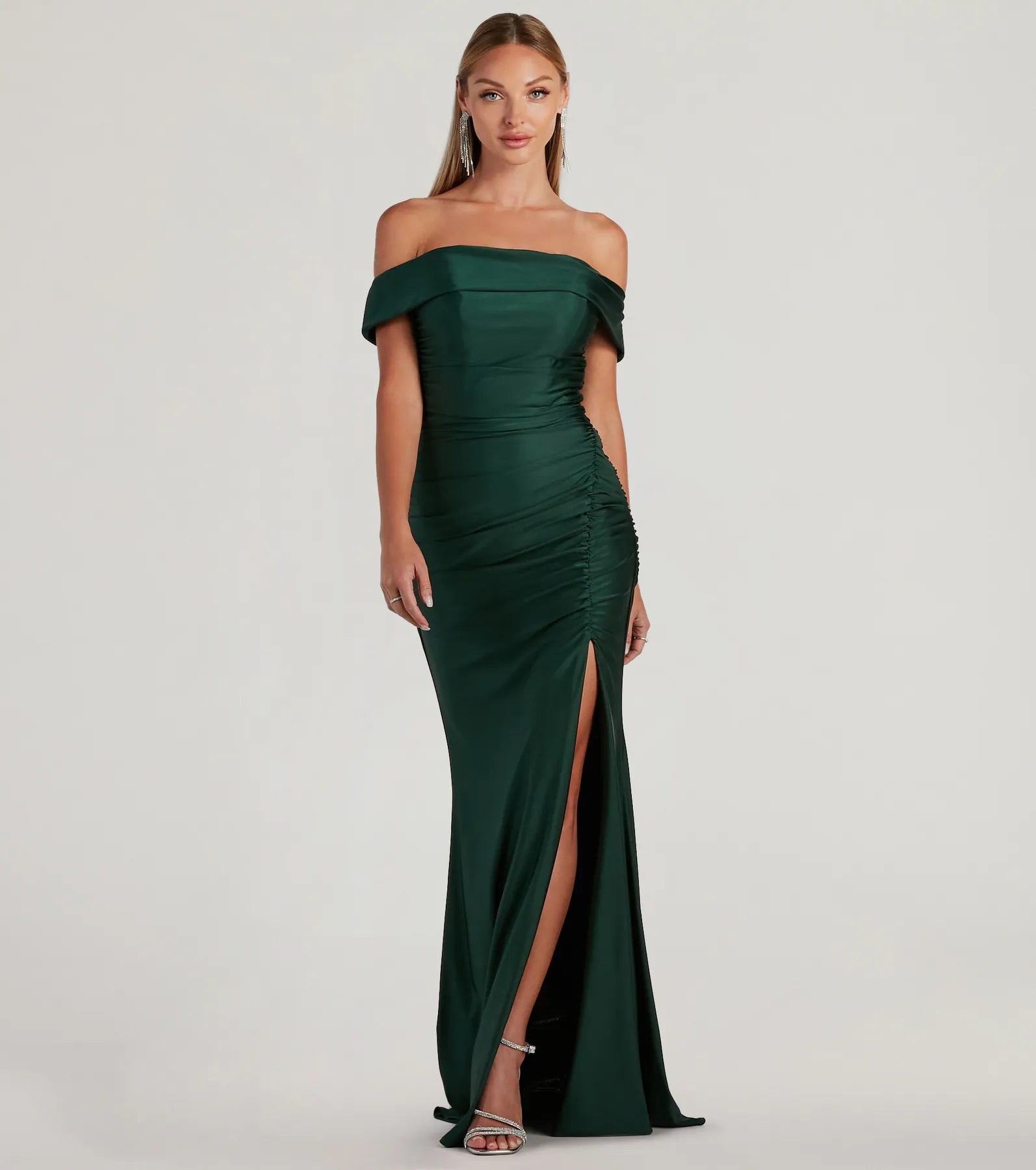 Ultimate Elegance: Alicia Off-The-Shoulder Mermaid Gown