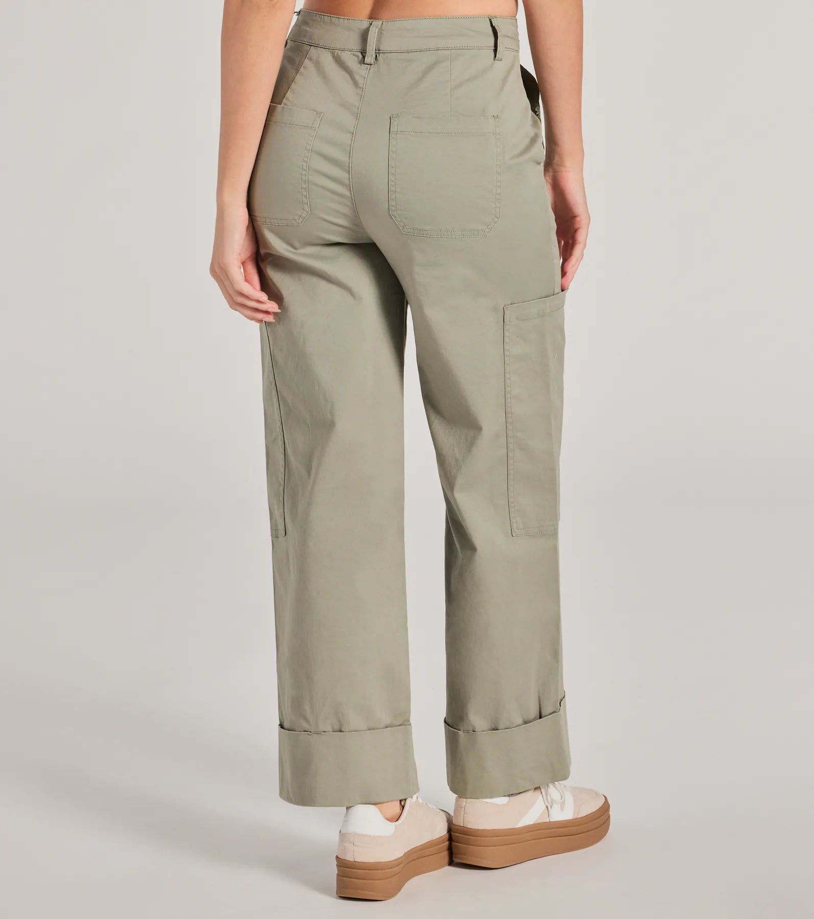 Ultimate Weekend Escape High-Rise Cuffed Cargo Pants