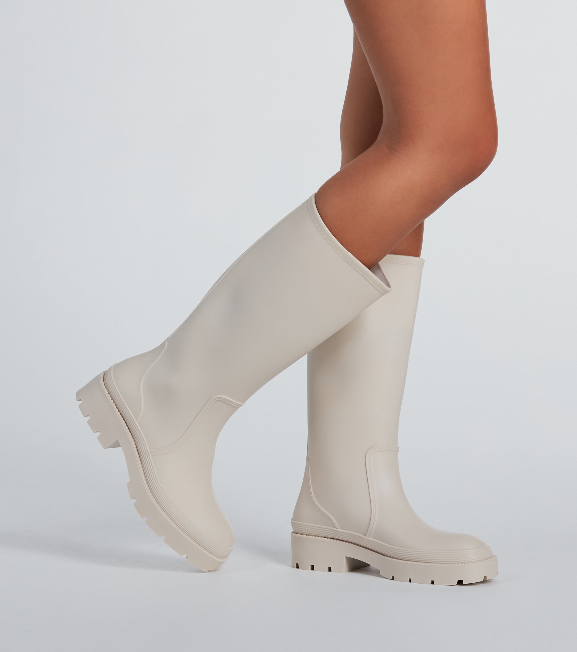 Ultimate Trendy Platform Boots - Statement Under-The-Knee Style