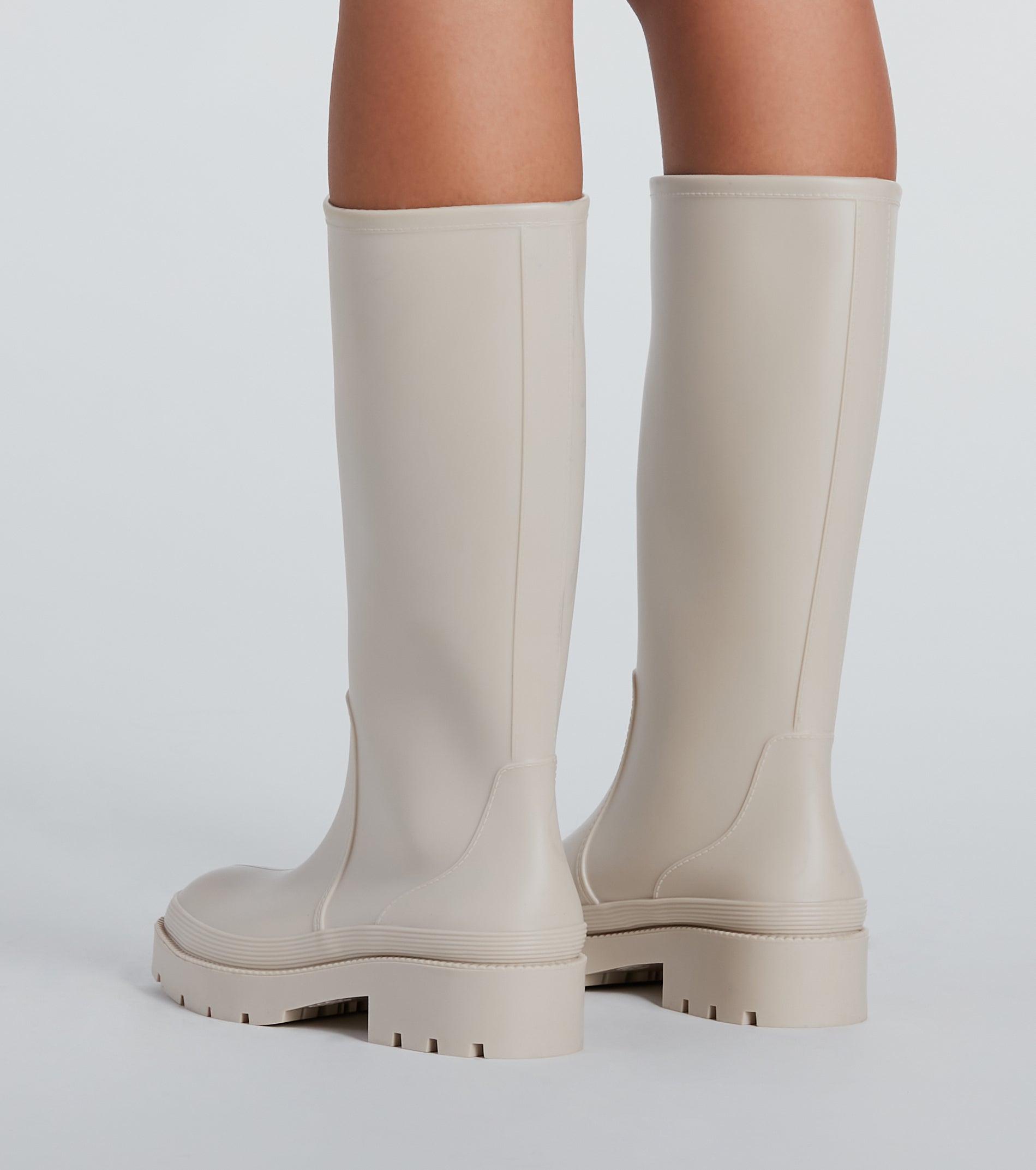 Ultimate Trendy Platform Boots - Statement Under-The-Knee Style